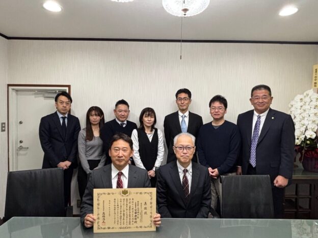 東住吉税務署より「優良申告法人」として表敬を受けました（9回目）の画像| ガラス・サッシの事なら大阪の株式会社山田硝子店へ