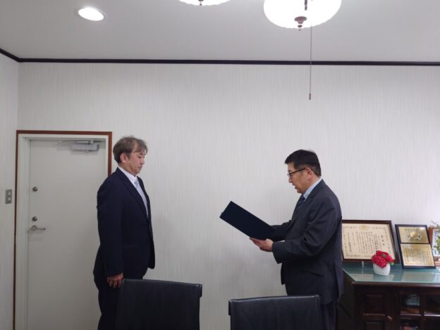 弊社社員　永年勤続表彰受賞の画像| ガラス・サッシの事なら大阪の株式会社山田硝子店へ